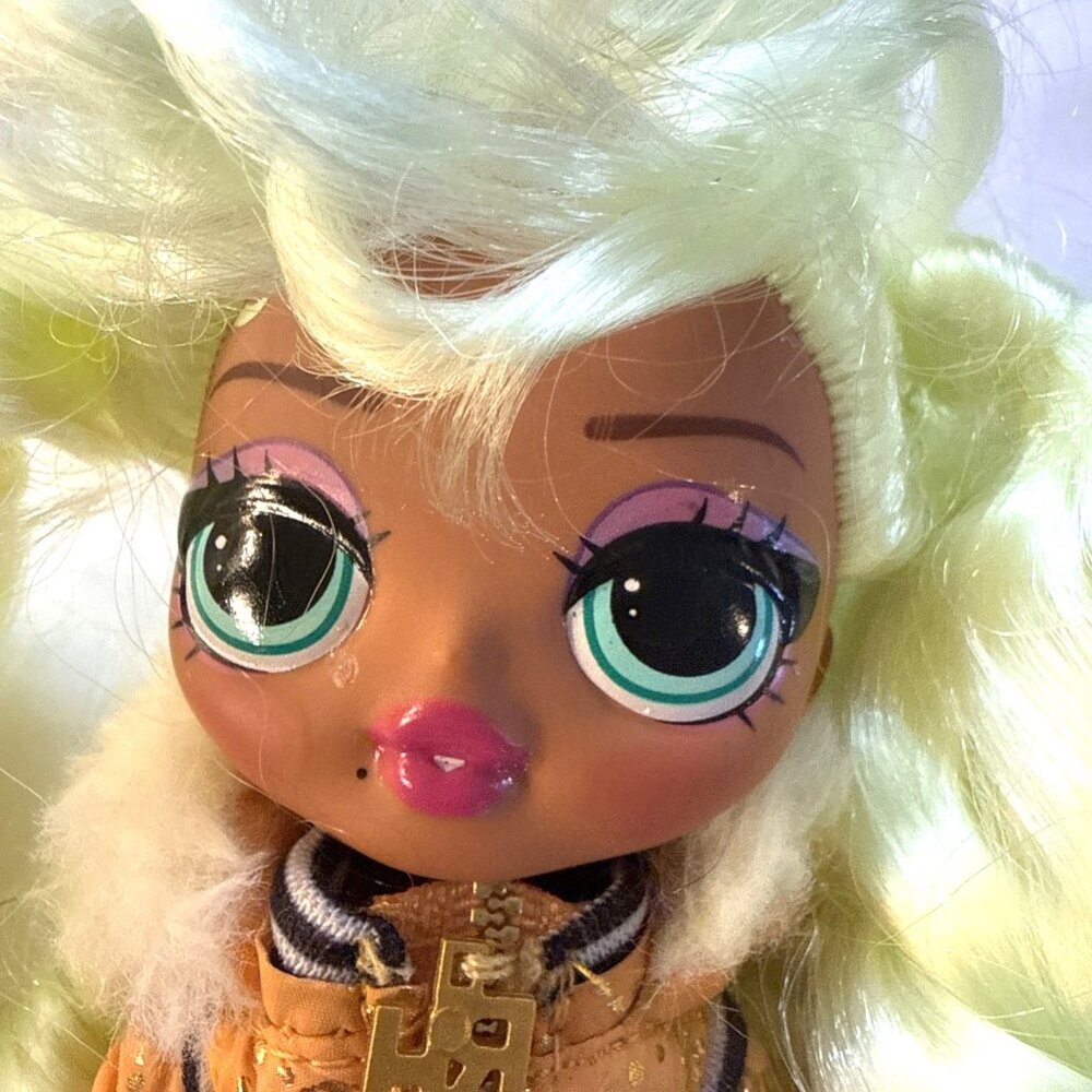 2 LOL Surprise OMG Queens Runway Doll Purple Pink Hair Blue Eyes 9" Blond 11.5 - Picture 6 of 13